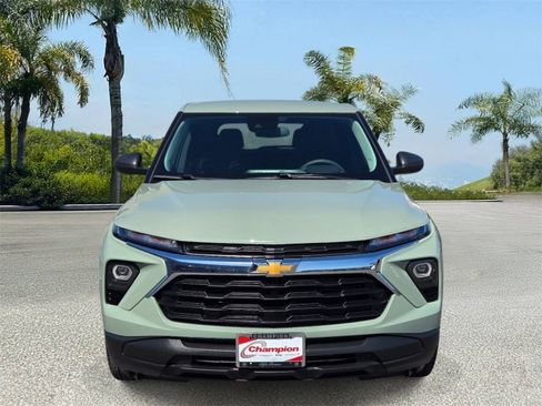 Used 2025 Chevrolet TrailBlazer LS w/ LS Convenience Package FWD image 3