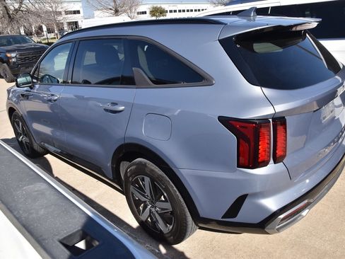 Used 2022 Kia Sorento EX image 9