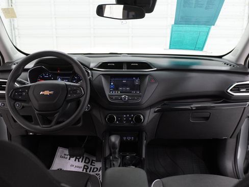 Used 2023 Chevrolet TrailBlazer LT FWD image 33