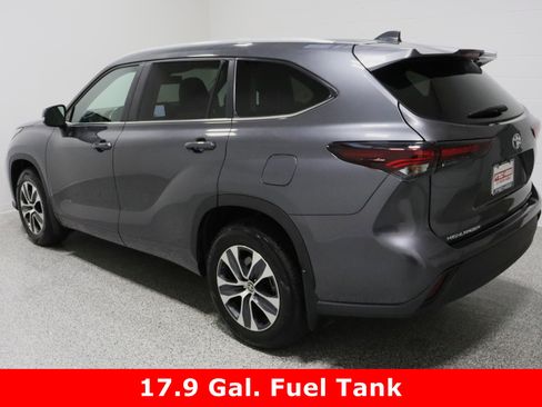 Used 2024 Toyota Highlander XLE image 9