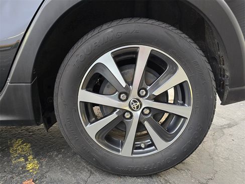 Used 2018 Toyota Prius C Two image 6