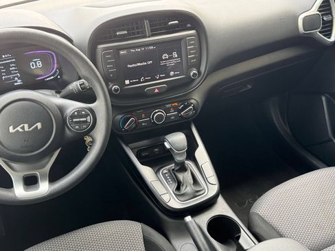Used 2025 Kia Soul LX w/ LX Technology Package FWD image 20