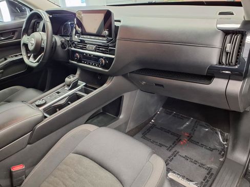 Used 2025 Nissan Pathfinder SV AWD/4WD image 9