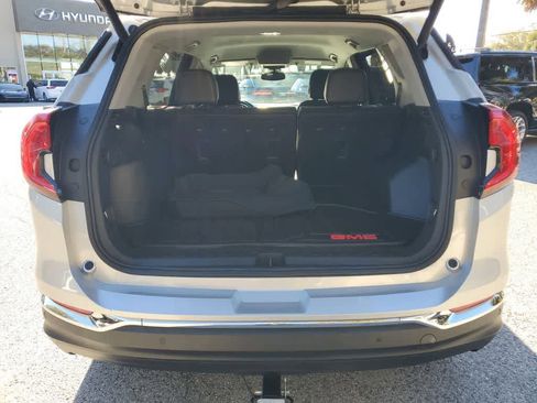 Used 2022 GMC Terrain SLT w/ Infotainment Package II image 8