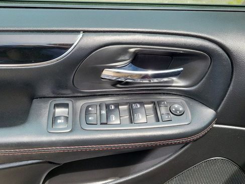 Used 2019 Dodge Grand Caravan SE FWD image 14