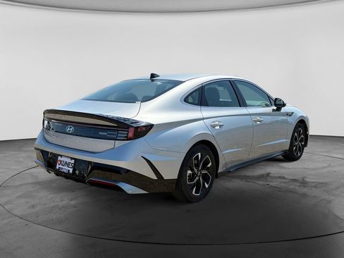 Used 2025 Hyundai Sonata SEL FWD image 9