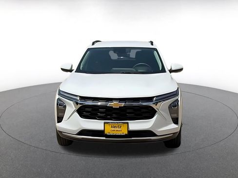 Used 2025 Chevrolet Trax LT FWD image 4