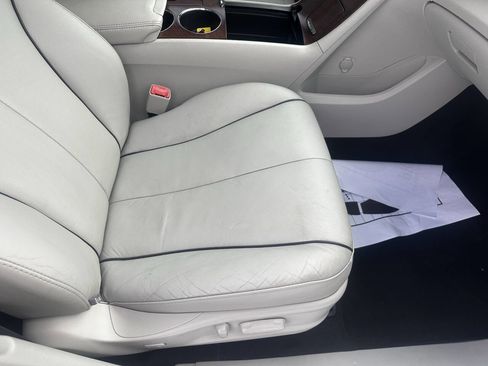 Used 2012 Toyota Venza Limited w/ Tow Pkg image 4