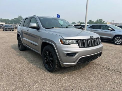 Used 2020 Jeep Grand Cherokee Altitude AWD/4WD image 3