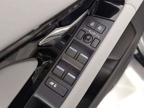 Used 2025 Land Rover Range Rover Evoque S image 21