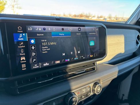 Used 2025 Jeep Wrangler Sahara image 21