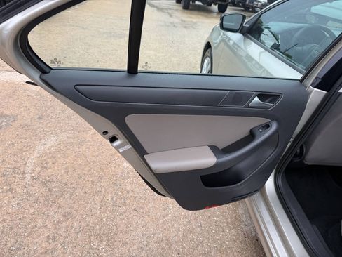 Used 2013 Volkswagen Jetta S FWD image 14