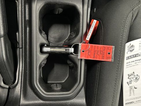 Used 2018 Jeep Wrangler Unlimited Sahara AWD/4WD image 33