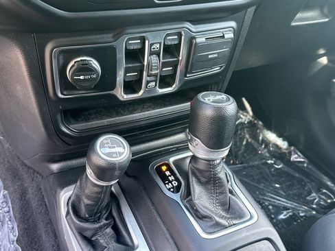 Used 2019 Jeep Wrangler Unlimited Sport S AWD/4WD image 32
