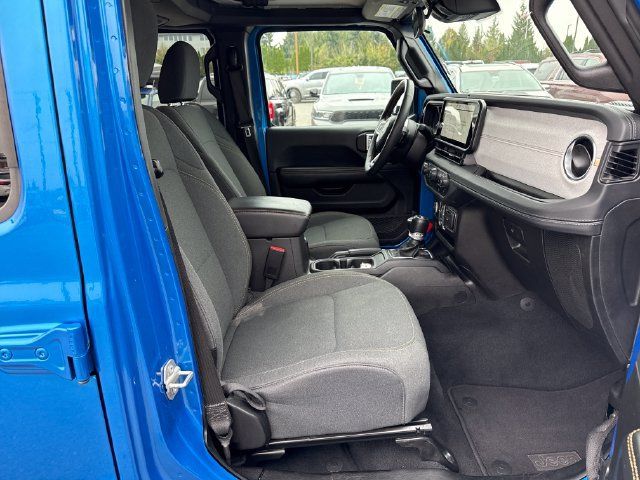 Used 2024 Jeep Wrangler Unlimited Sahara AWD/4WD image 9