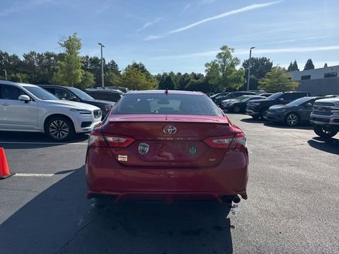 Used 2019 Toyota Camry SE w/ Convenience Package FWD image 4