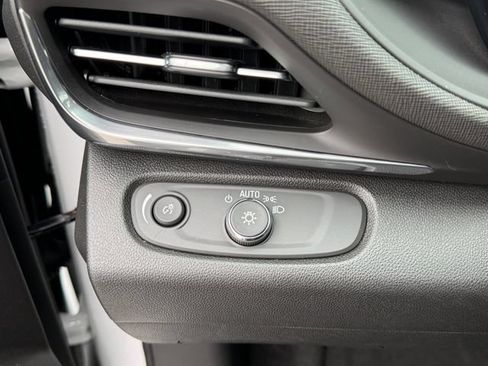 Used 2024 Buick Envista Preferred FWD image 30