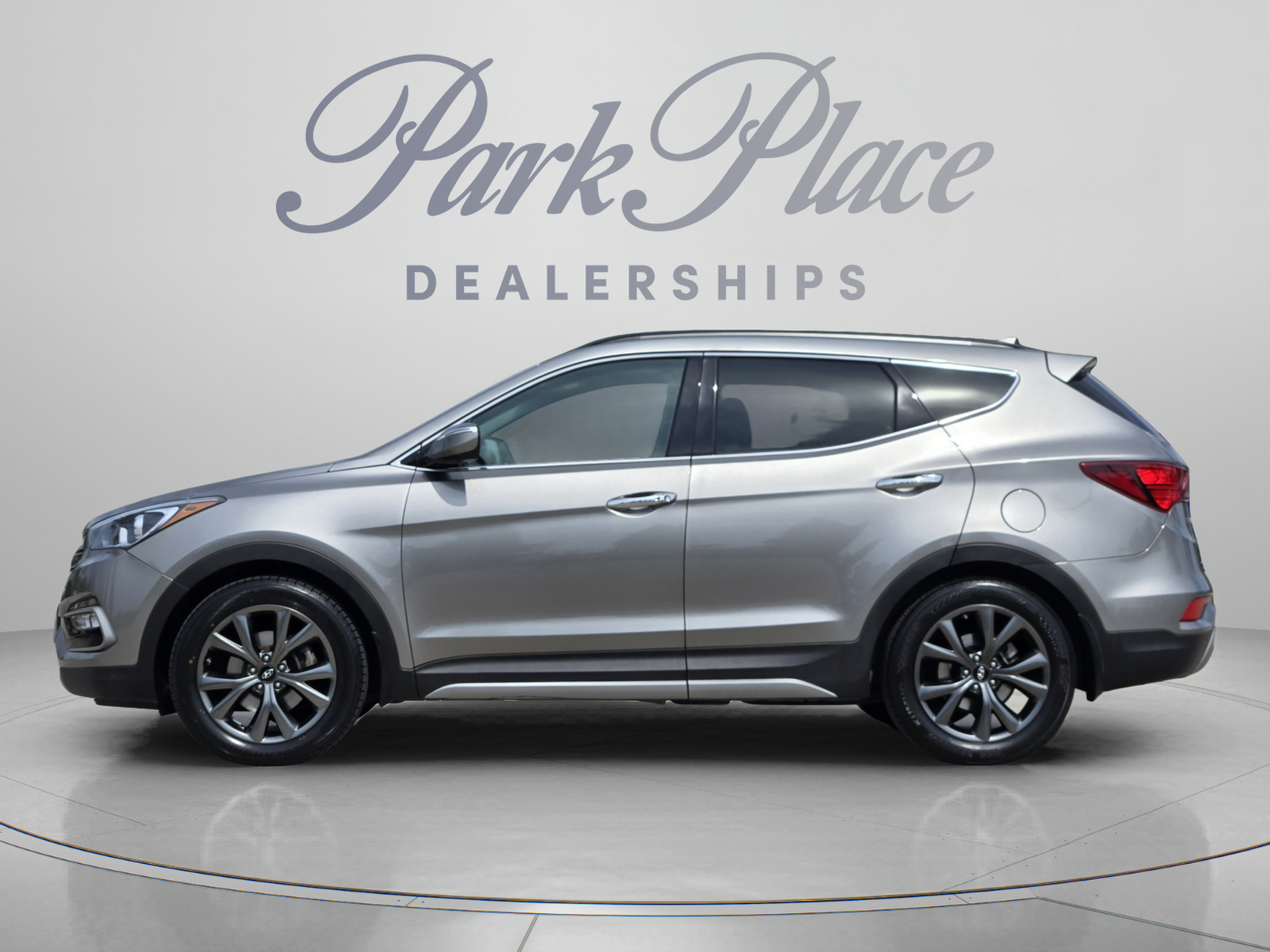 Used 2017 Hyundai Santa Fe Sport FWD image 2