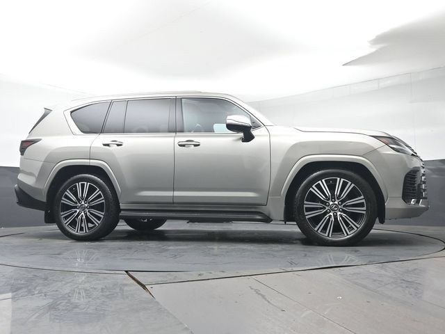 Used 2023 Lexus LX 600 4WD w/ Luxury Package image 42