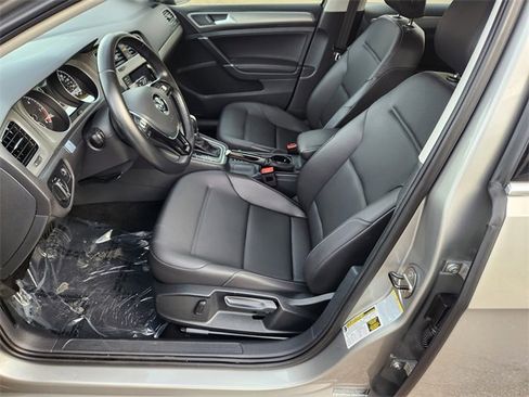 Used 2015 Volkswagen Golf TDI S image 11