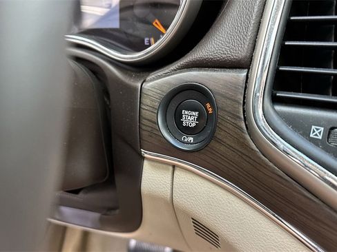 Used 2017 Jeep Grand Cherokee Overland image 57