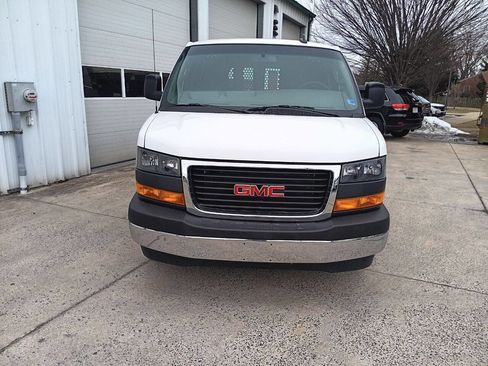 Used 2024 GMC Savana 2500 w/ Driver Convenience Package image 2