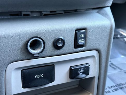 Used 2013 Toyota Sienna XLE w/ Premium Pkg image 53