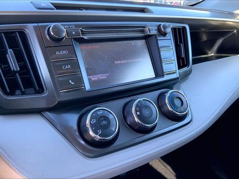Used 2015 Toyota RAV4 LE image 31