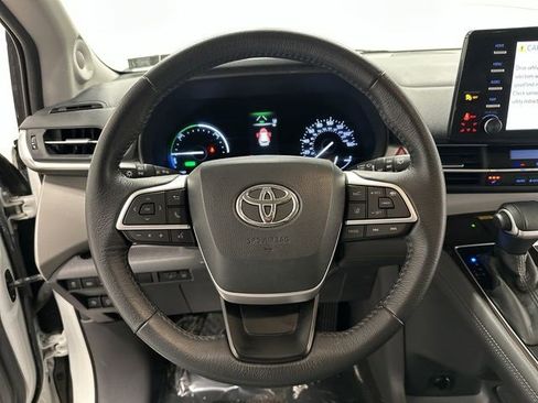 Used 2021 Toyota Sienna XLE w/ XLE Plus Package image 8