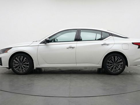 Used 2025 Nissan Altima 2.5 SV image 5