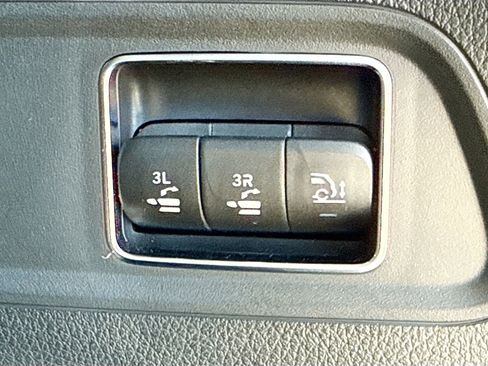 Used 2021 Mercedes-Benz GLS 450 4MATIC image 13