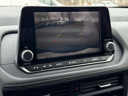 Used 2025 Nissan Rogue SV image 10