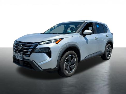 Used 2024 Nissan Rogue SV FWD image 4