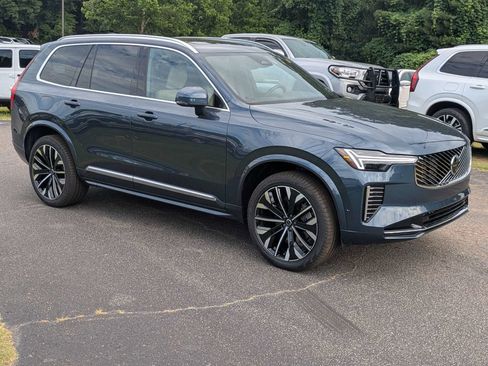 New 2026 Volvo XC90 B5 Plus w/ Protection Package Premier AWD/4WD image 8