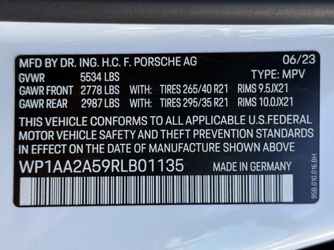 Used 2024 Porsche Macan image 37