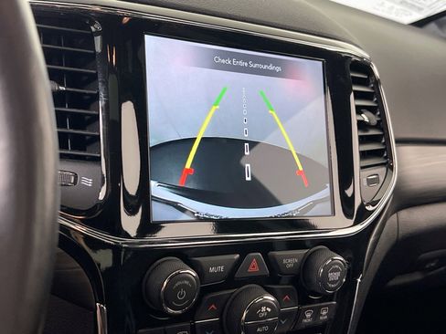 Used 2022 Jeep Grand Cherokee Laredo X image 14