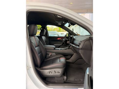 Used 2026 Chevrolet Traverse RS image 26