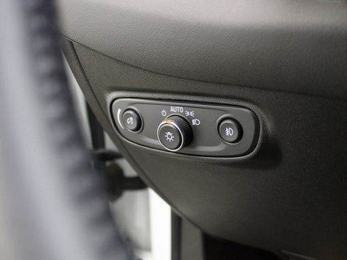 Used 2021 Chevrolet Equinox LT w/ Driver Convenience Package image 33