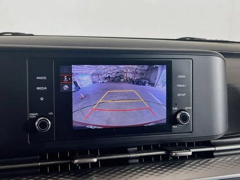 Used 2024 Kia Carnival LX FWD image 12
