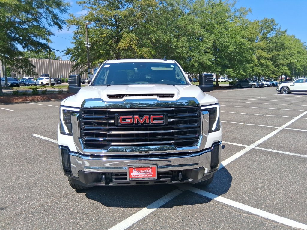 Used 2024 GMC Sierra 2500 Pro w/ Convenience Package AWD/4WD image 2