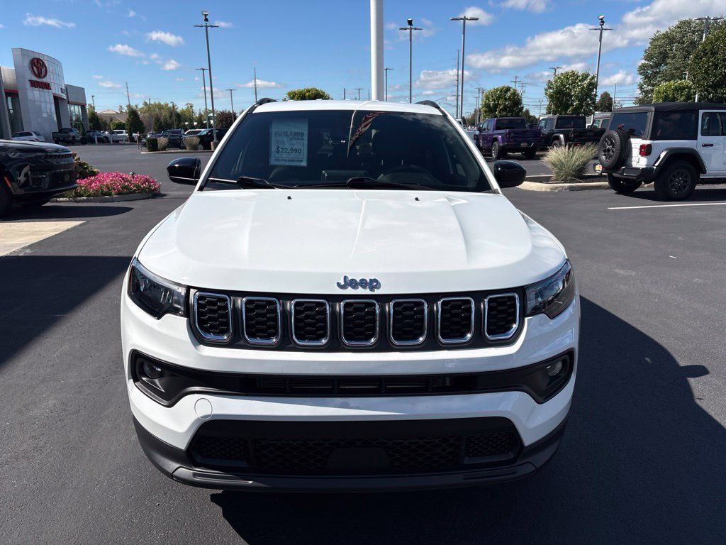 Used 2025 Jeep Compass Latitude AWD/4WD image 8