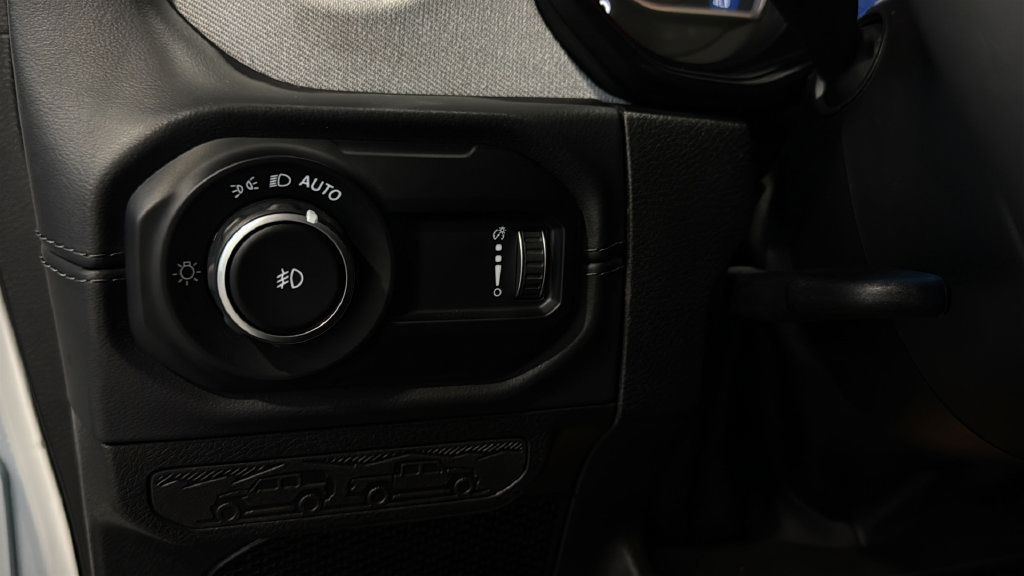 Used 2025 Jeep Wrangler Unlimited Sahara AWD/4WD image 35
