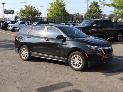 Used 2023 Chevrolet Equinox LS w/ LS Convenience Package FWD image 14