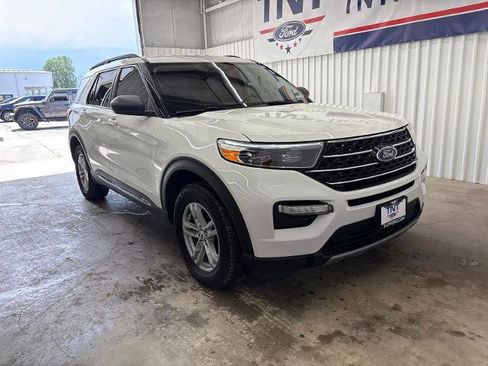 Certified 2021 Ford Explorer XLT w/ Equipment Group 202A AWD/4WD image 2
