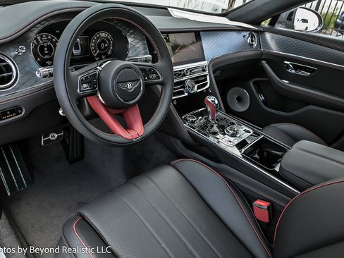 Used 2025 Bentley Flying Spur Plug-In Hybrid AWD/4WD image 24