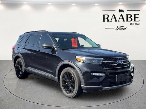 Used 2020 Ford Explorer XLT w/ Equipment Group 202A AWD/4WD image 4