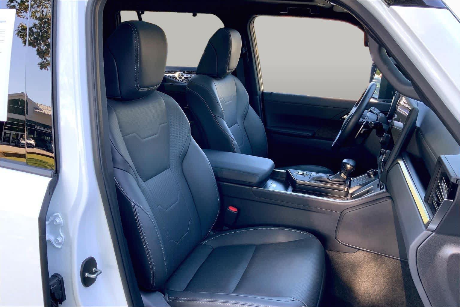 Used 2025 Lexus GX 550 w/ Accessory Package (2T) AWD/4WD image 8