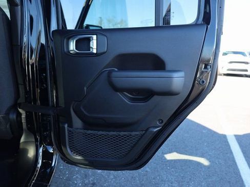 New 2025 Jeep Gladiator Sport image 18