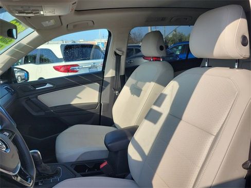 Used 2020 Volkswagen Tiguan SEL image 16