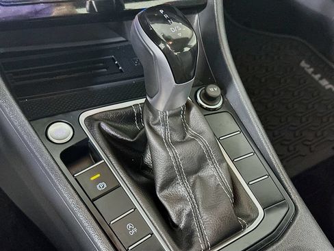 Used 2025 Volkswagen Jetta SE w/ Sunroof Package FWD image 23
